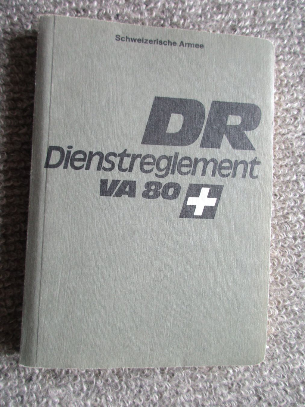 Libri: Dienstreglement der Schweizer Armee "DR VA 80" 200 Seiten – Usato da Schafisheim venduto da reno007