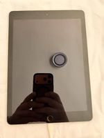 Apple iPad 6. Generation  32 GB  Wi-Fi + Cellular