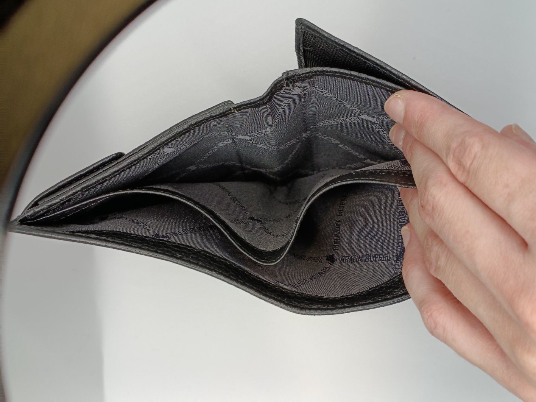 Braun Büffel Brieftaschen: Braun Büffel Leather Wallet – Gebraucht aus Villars-sur-Ollon von VicJ 2