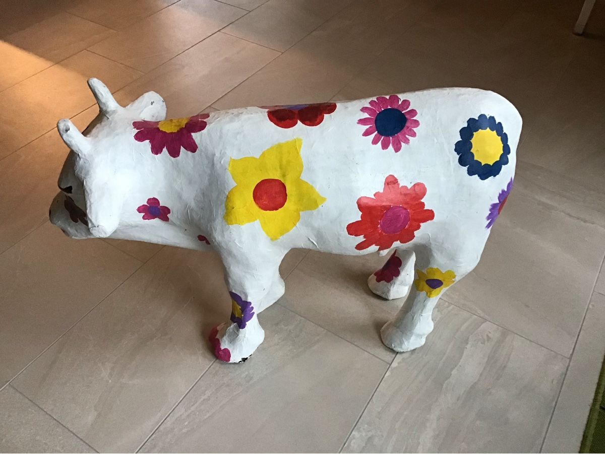 Tutte le decorazioni: Deko Kuh, handbemalt mit Blumenmuster – Usato da Giswil venduto da Pingu109 2
