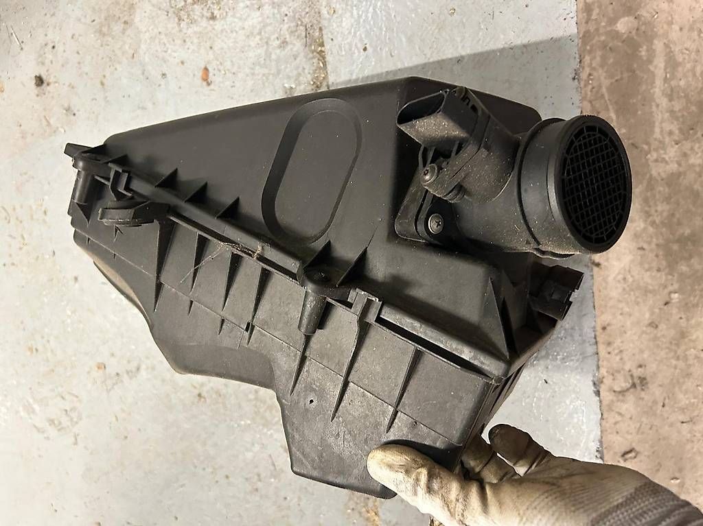 Tutti pezzi di ricambio auto: 1.8t Luftfilterkasten – Usato da Engwilen venduto da Marco959 1