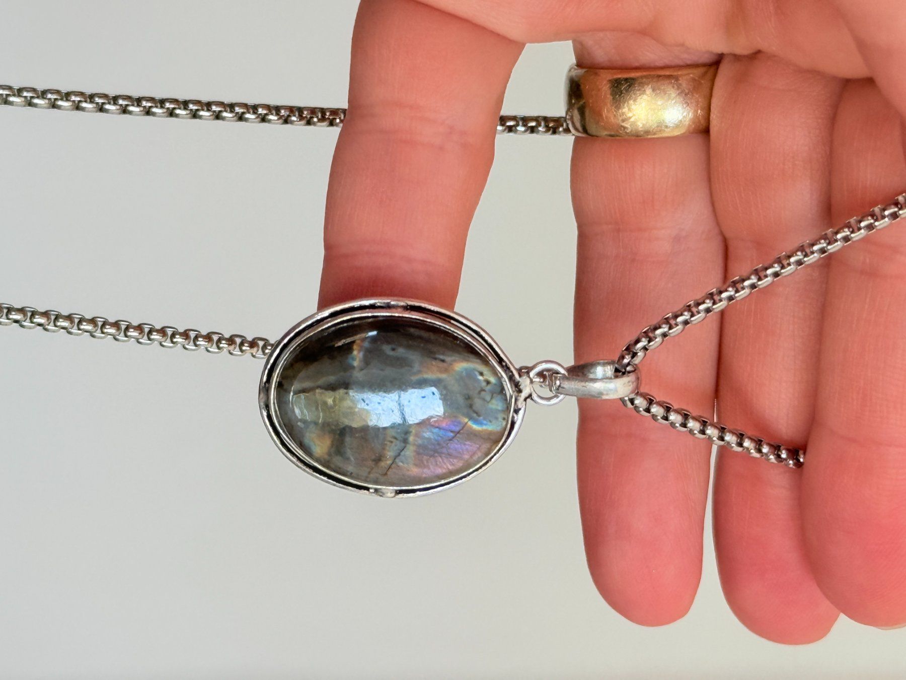 Ketten: Collier avec Labradorite – Neu und originalverpackt aus Genève von AWWA 2