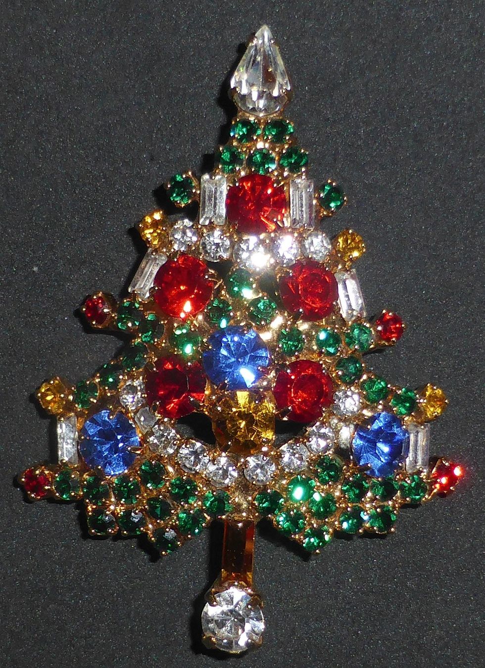Broschen & Nadeln: 90s Weihnachts - Brosche – Tannenbaum – Gebraucht aus Sonceboz-Sombeval von Artdecolove 1