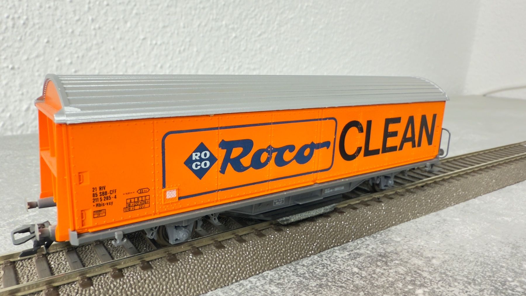 Roco Modellini di ferrovie: Roco Güterwagen Clean - Gleisreiniger H0 / DC – Usato da Schlieren venduto da rat_lq6b 4