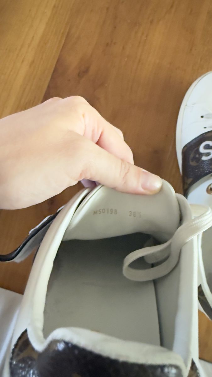 Louis Vuitton Scarpe da donna: Louis Vuitton Frontrow Sneakers Size 38.5 White Leather Used – Usato da Wallisellen venduto da kri_l758 4
