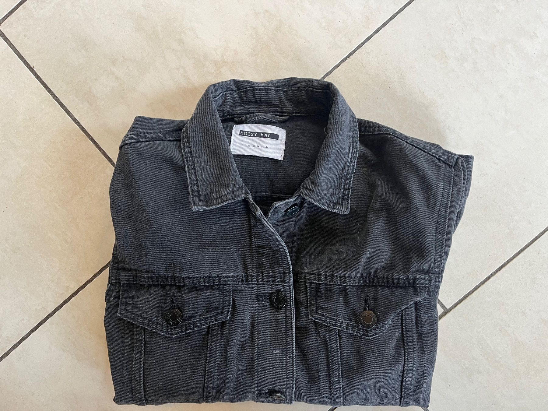 Giacche: Jeansjacke schwarz – Usato da Courgevaux venduto da wurg1 2