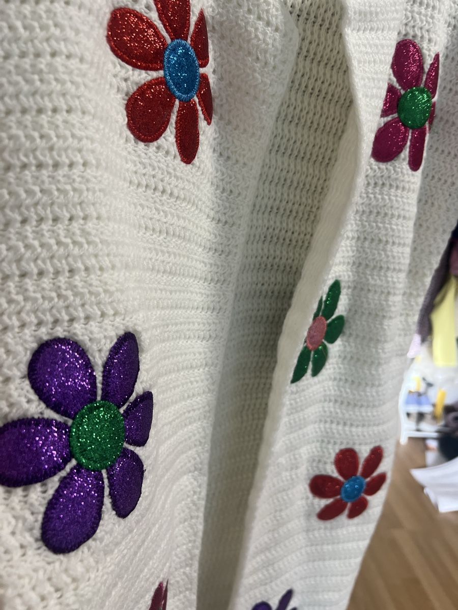 Gilets & Westen: Häkelweste weiss mit Blumenmuster – Gebraucht aus Zürich von R1908 1