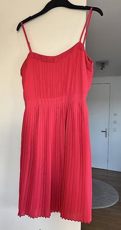 Sommerliches, rotes Kleid mit Spaghetti-Trägern, Grösse S