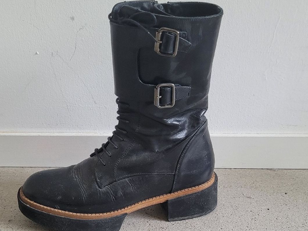 Chaussures femmes: Black Leather Biker Boots. Paloma Barcelo. Size 39. – Neuf (Voir description) à Genève par Arsen_A