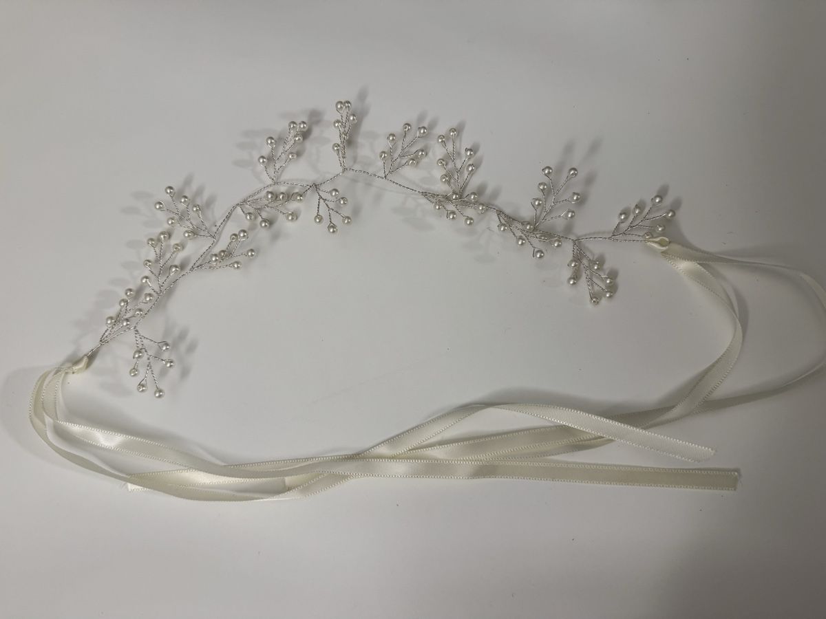 Haarschmuck: Haarschmuck (silberfarben mit Kunstperlen) – Neu (gemäss Beschreibung) aus Dietwil von Steinetritt