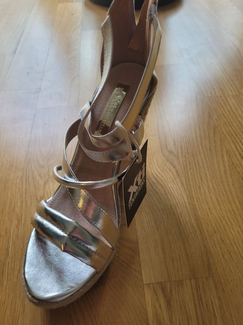 Scarpe da donna: Sandaletten mit Keilabsatz Gr. 39 – Nuovo e nell'imballaggio originale da Zürich venduto da woh_pvr9 7