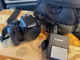 Canon EOS 1000D Digitalkamera,  1x Akku, Ladegerät, Case