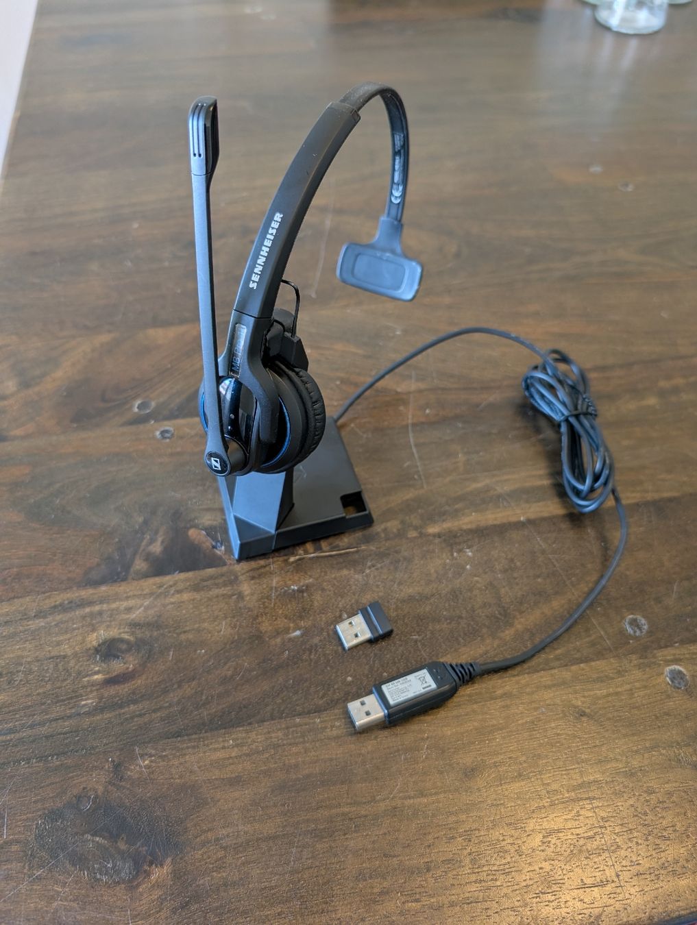 Sennheiser Kopfhörer: Headset Sennheiser mit Ladestation – Gebraucht aus Sursee von Sen.Lu