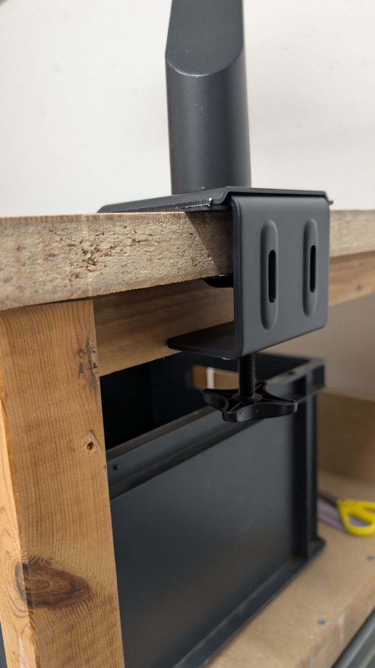 Staffa per monitor: Monitor Halterung – Usato da Meisterschwanden venduto da sam_266y 1