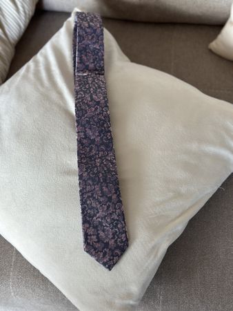 Elegante Herrenkrawatte mit stilvollem Muster