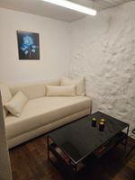 Beiger 3-Sitzer Sofa ausziehbar als Schlafsofa mit Kissen