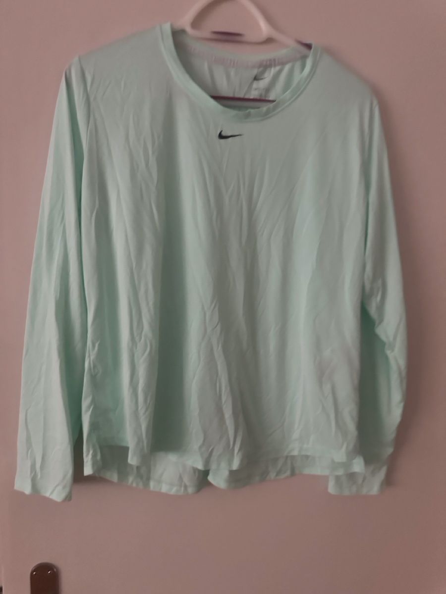 Nike Tops: Nike Langarmshirt hellgrün  – Neu (gemäss Beschreibung) aus Glattbrugg von sab_989l