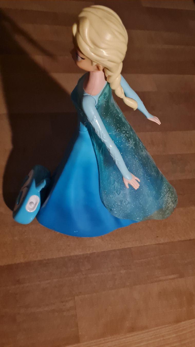 Disney Giocattoli: Elsa Figur mit Fernbedienung  – Usato da Uster venduto da nic_b5kd 1