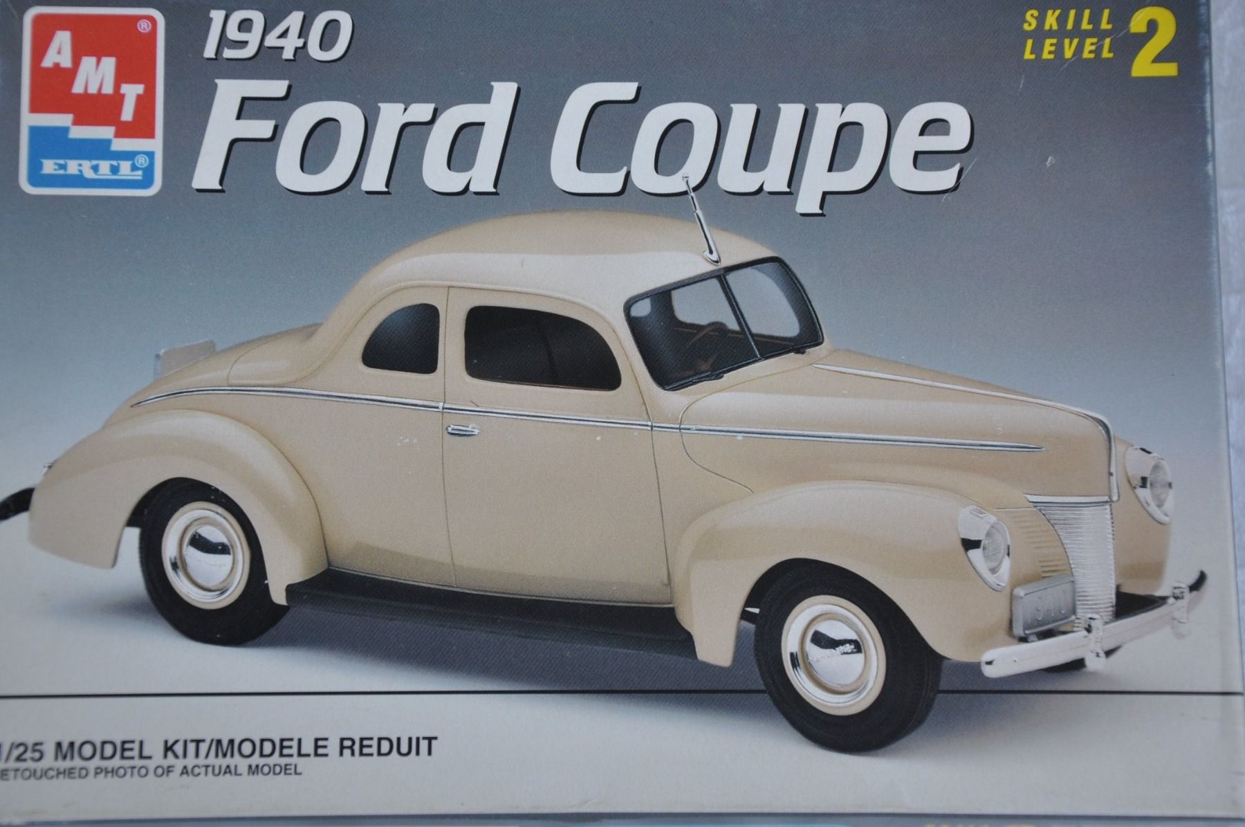 AMT/ERTL Modellini d'auto: 1940 Ford Coupe Modellbausatz 1:25 – Nuovo (secondo la descrizione) da Ebnat-Kappel venduto da Aallerlei