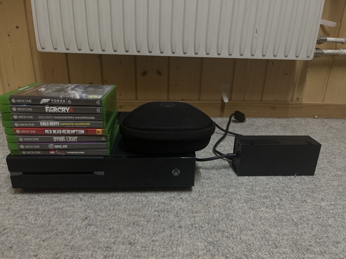 Microsoft Konsolen: Xbox One Console Bundle with Games and Controller – Gebraucht aus Kandersteg von MariolyG