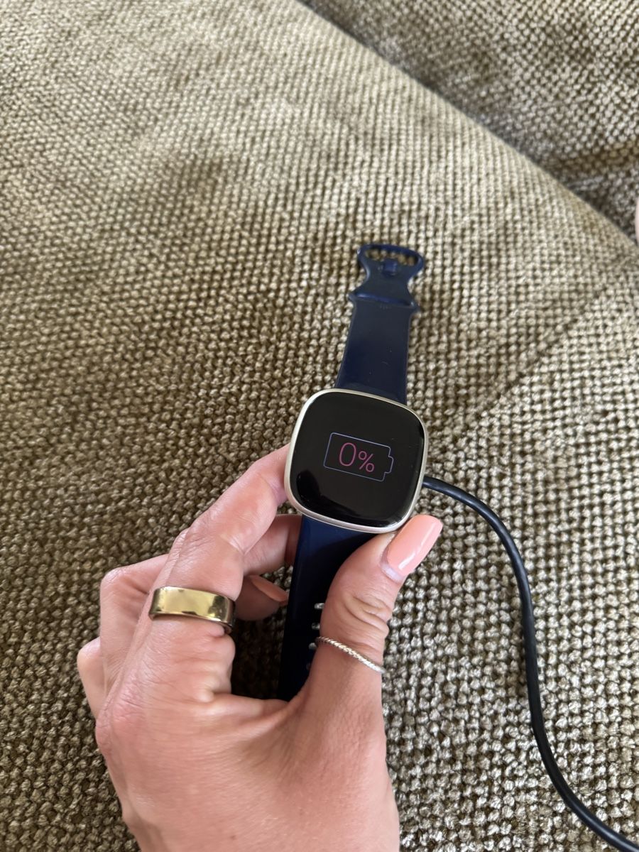 Fitbit Smartwatch: Fitbit Versa Smartwatch (unklar ob Defekt) – Gebraucht aus Zürich von Bojana 3