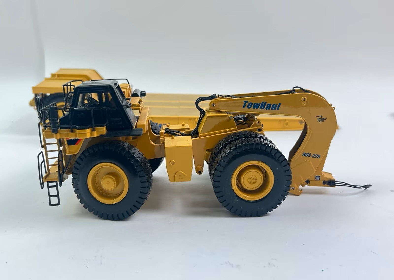 Caterpillar Modellbausätze & Standmodelle: CATERPILLAR  784 C TOWHAUL  1/50 – Neu und originalverpackt aus Moutier von cat365 1
