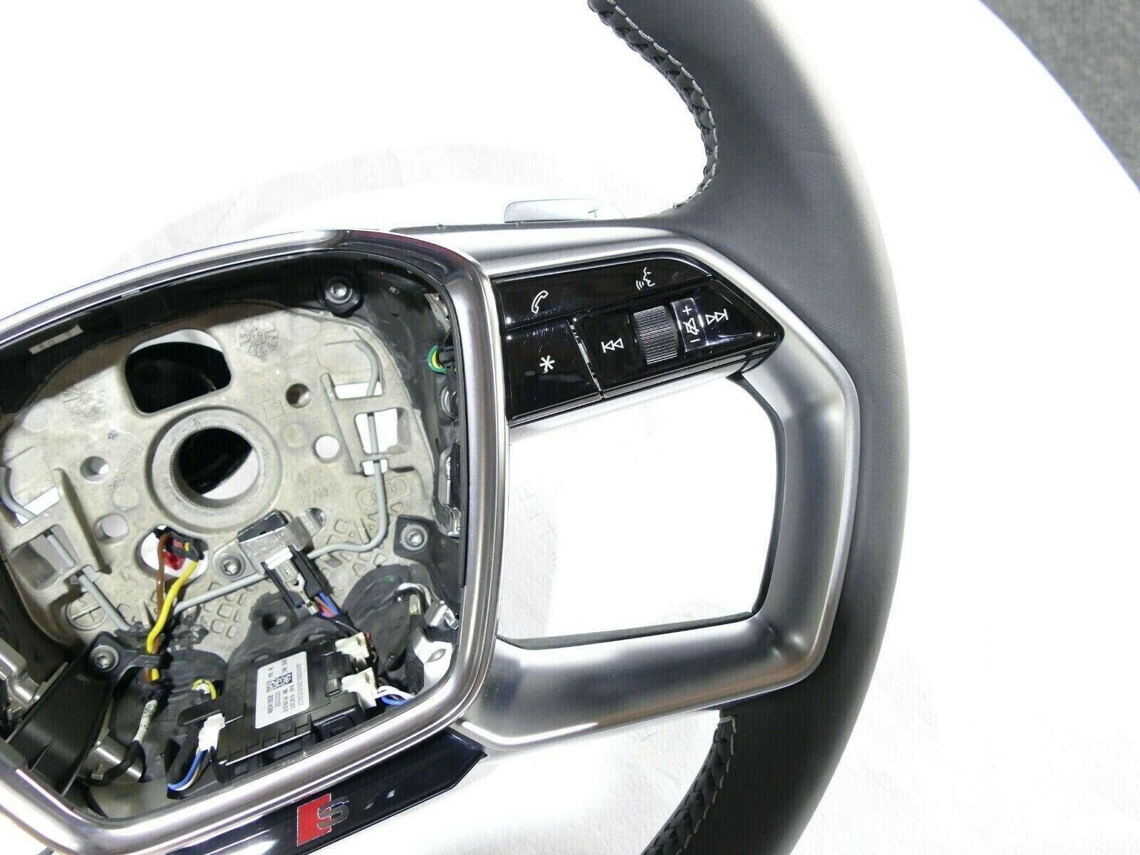 Tutti pezzi di ricambio auto: Audi A6, A7, A8, E-tron Lenkrad | "S" Variante | Original – Usato da Belp venduto da neno24 1