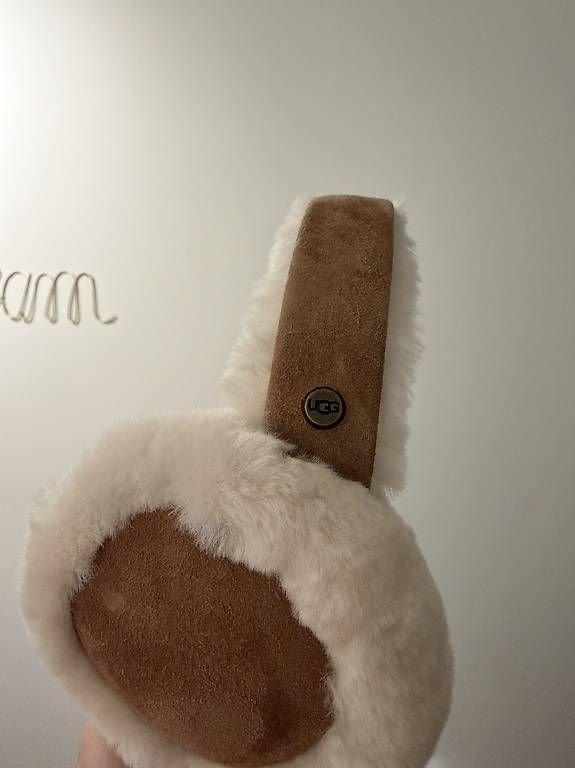 Cuffie: Cuffie UGG – Usato da Breganzona venduto da Swonder 1