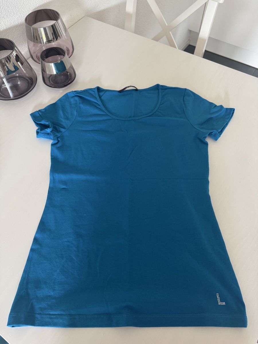 T-shirt: Tshirt blau Laurel 34 neuwertig – Usato da Oberglatt ZH venduto da jul_nhy7