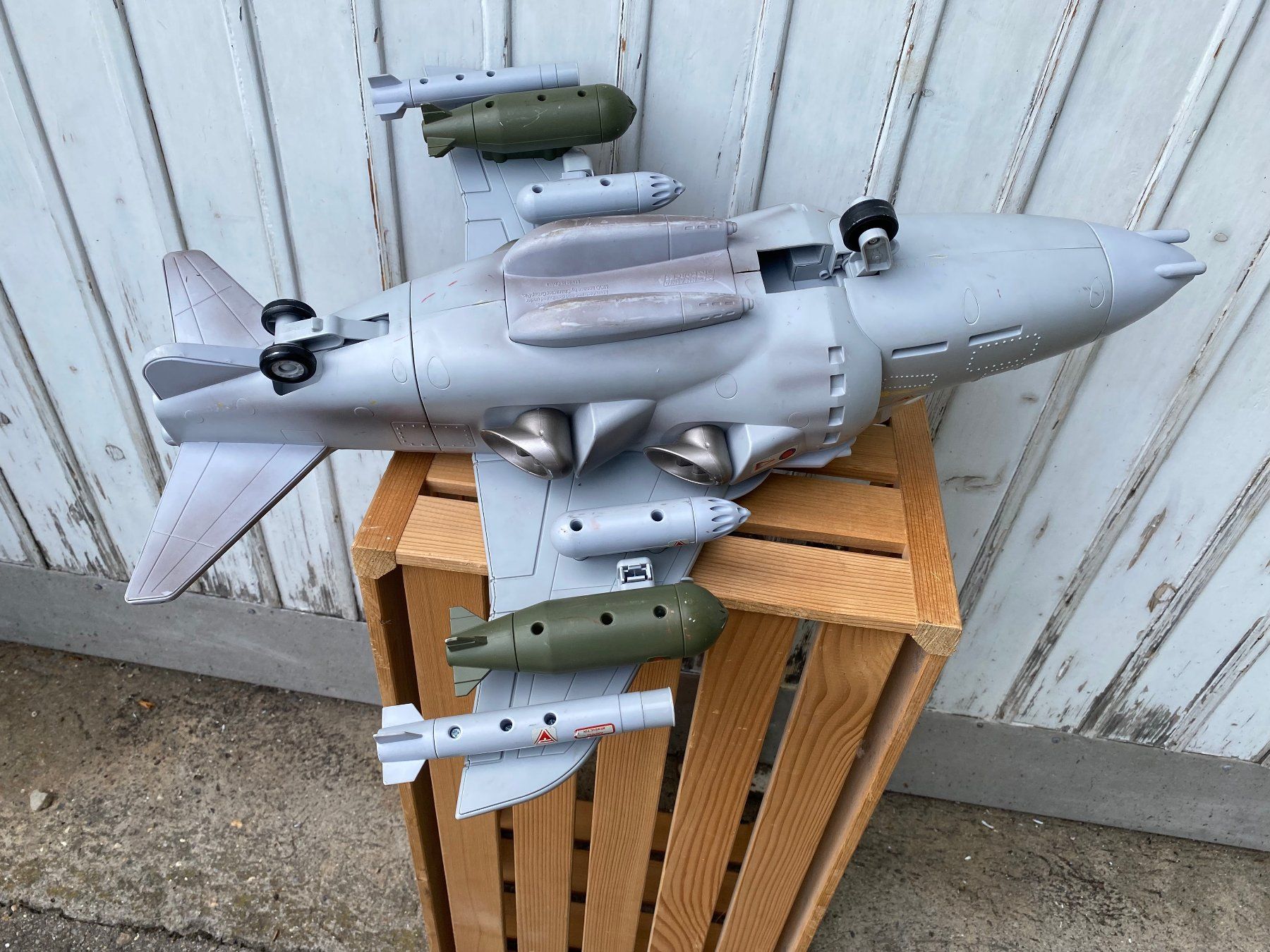 Kit di modellismo & Modellini statici: China Modllflugzeug Kampfbomber – Usato da Zürich venduto da Pyramid1 2