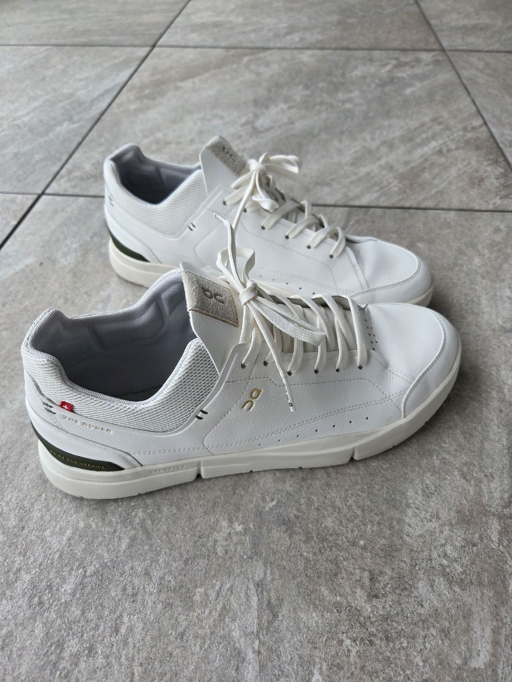 On Herrenschuhe: ON Schuhe The Roger grün – Gebraucht aus Bülach von cf96