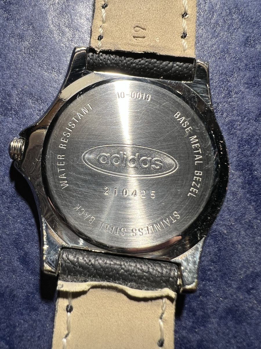 Adidas Orologi: Adidas Vintage Uhr – Usato da Laufen venduto da groove60 2