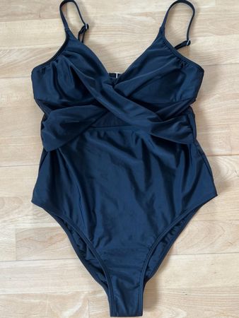 CUPSHE Badekleid in Gr. M, Schwarz, NEU
