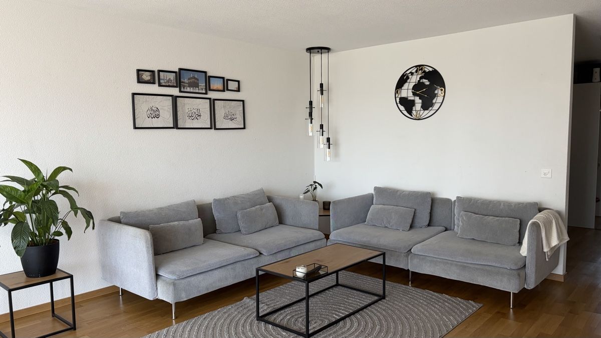 Ikea Sofas: Sofas Esstisch und 6 Stühle – D'occasion à bern par Arif2