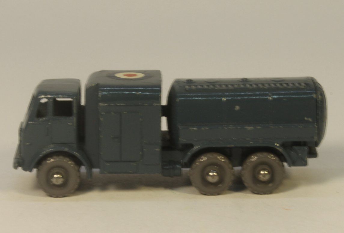 Matchbox Modellini d'auto: Matchbox Lesney 73A RAF 10 Ton Pressure Refueller – Usato da Zofingen venduto da Trukli58