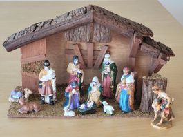 Holz-Weihnachtskrippe mit 11 Keramikfiguren Nativity Set