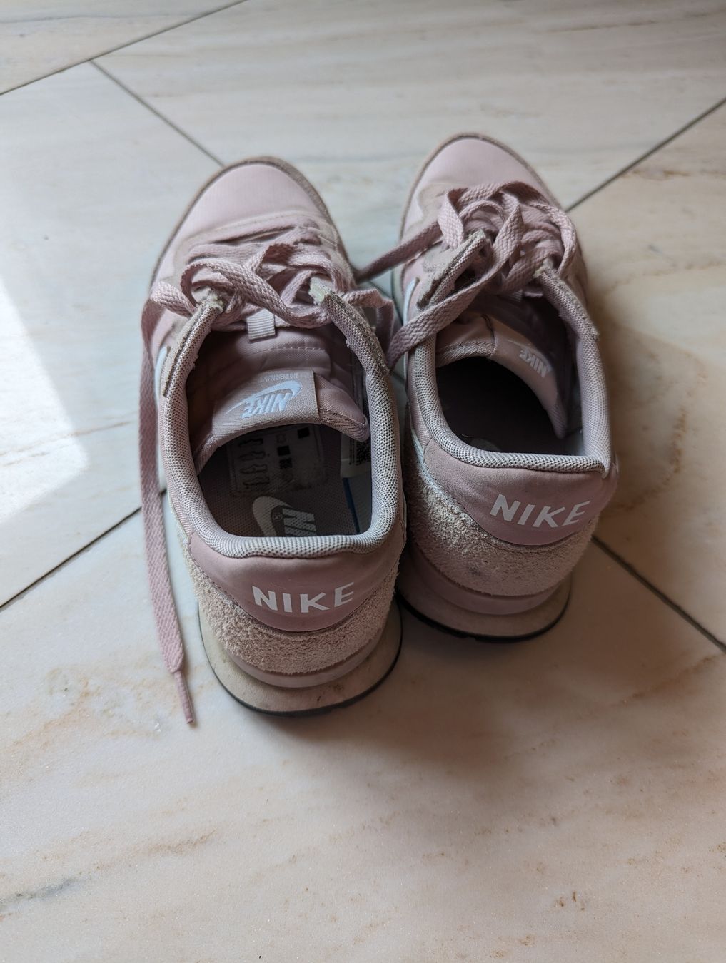 Scarpe da donna: Nike Sneaker rosé echt Leder und Textil 39 – Usato da Neuheim venduto da sh0_gbz7 1
