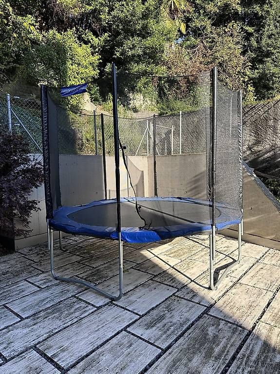 Trampolini: Trampolino Hudora diam. 2.20 m – Usato da Lugano venduto da armyale