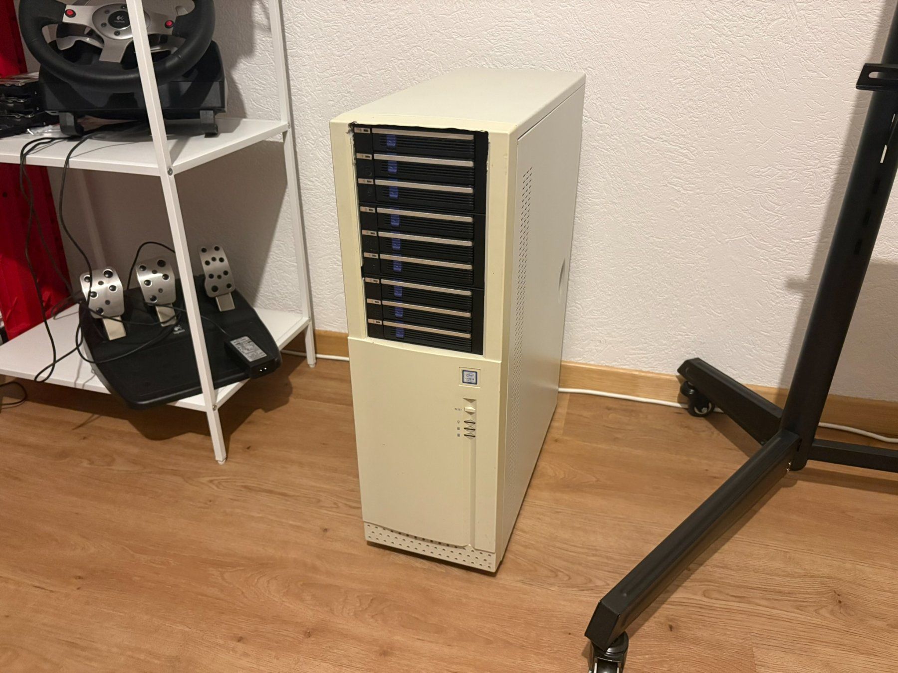 Server: NAS – Gebraucht aus Kallnach von drsaendu