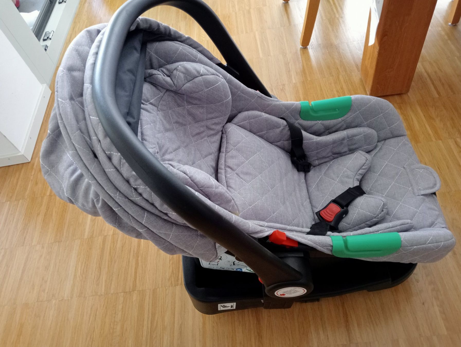 Seggiolini per auto: Neu Babyschale – Nuovo (secondo la descrizione) da Zürich venduto da sendbad 7