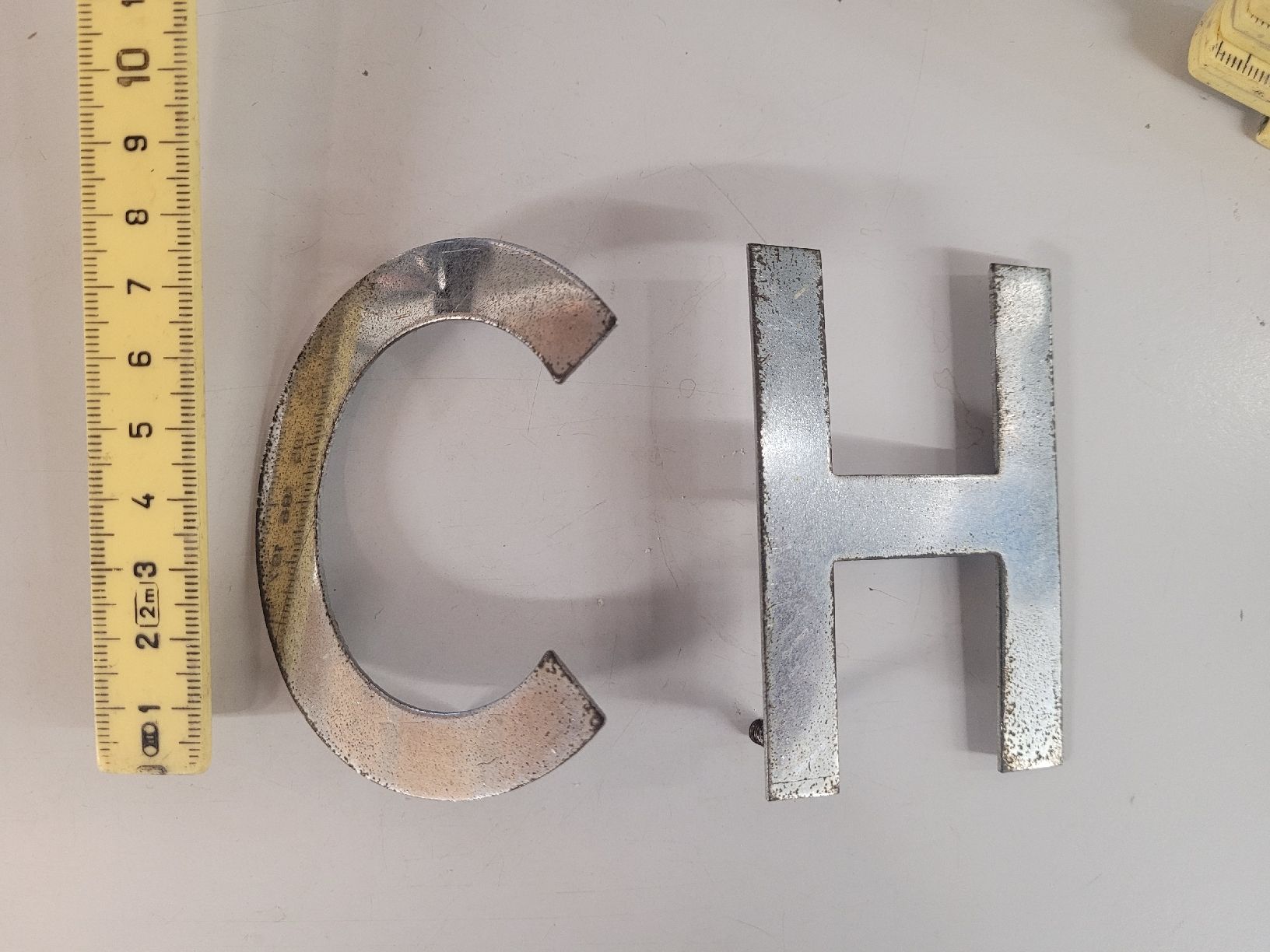 Tutti pezzi di ricambio auto: Insigne / Schild CH Oldtimer – Difettoso da Enney venduto da Voiz