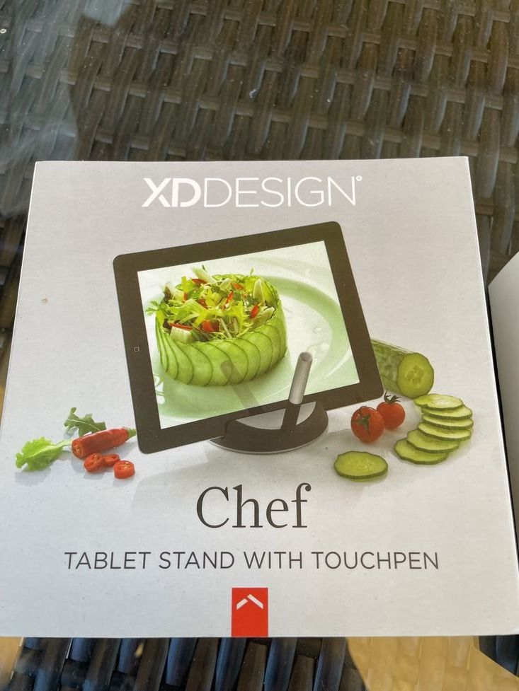 Altro in Decorazioni & Accessori: Tablet Stand with Touchpen XDDesign NEU – Nuovo e nell'imballaggio originale da Bergdietikon venduto da antovale