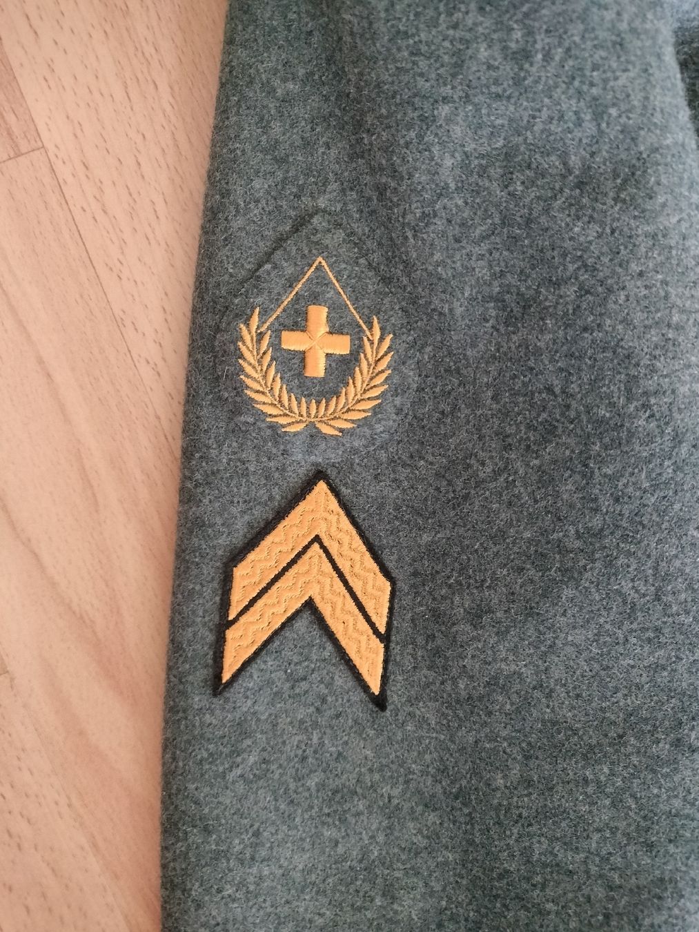 Schweizer Armee Uniformi: Antike Schweizer Armee Militär Uniform – Usato da Schwanden Sigrisw venduto da cadieux71 2