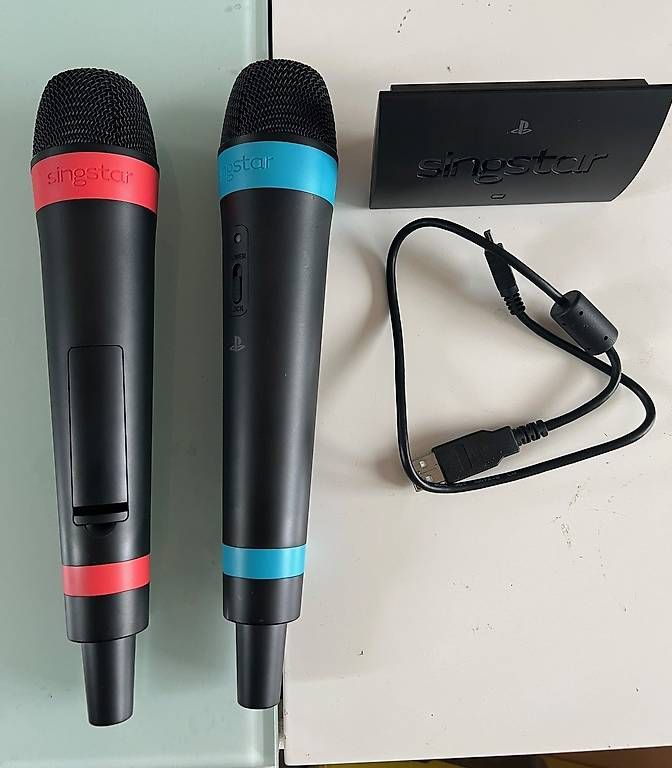 Mikrofone: PS2 Singstar USB Empfänger & 2 Mikrophone – Gebraucht aus Basel von Iggy1078 1