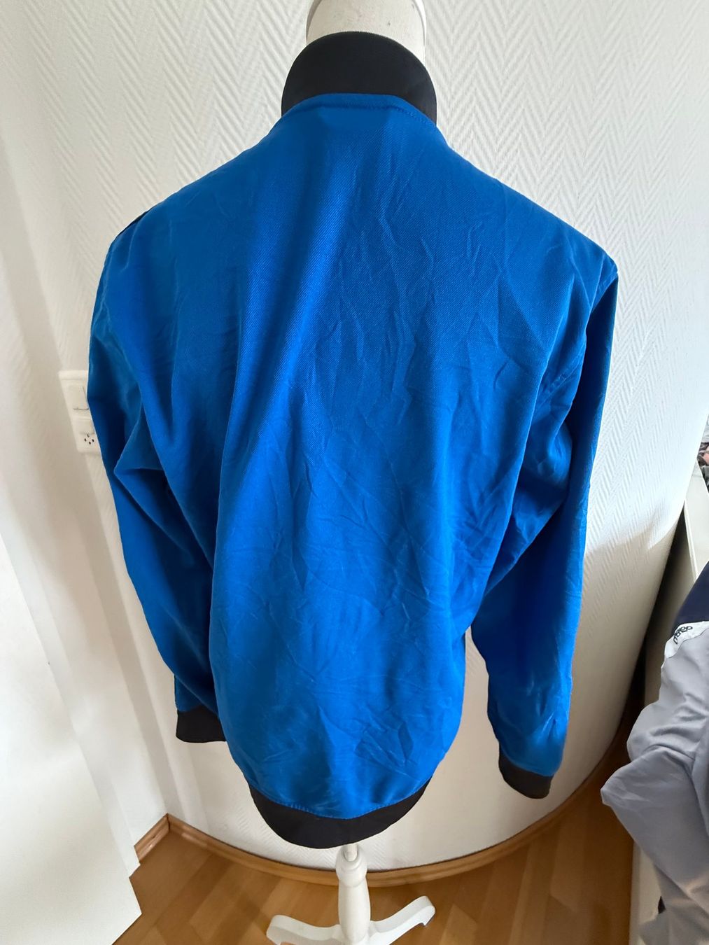 Adidas Giacche: Vintage blaue Adidas Jacke Grösse M  Polyester – Usato da Kirchdorf AG venduto da coco123 4