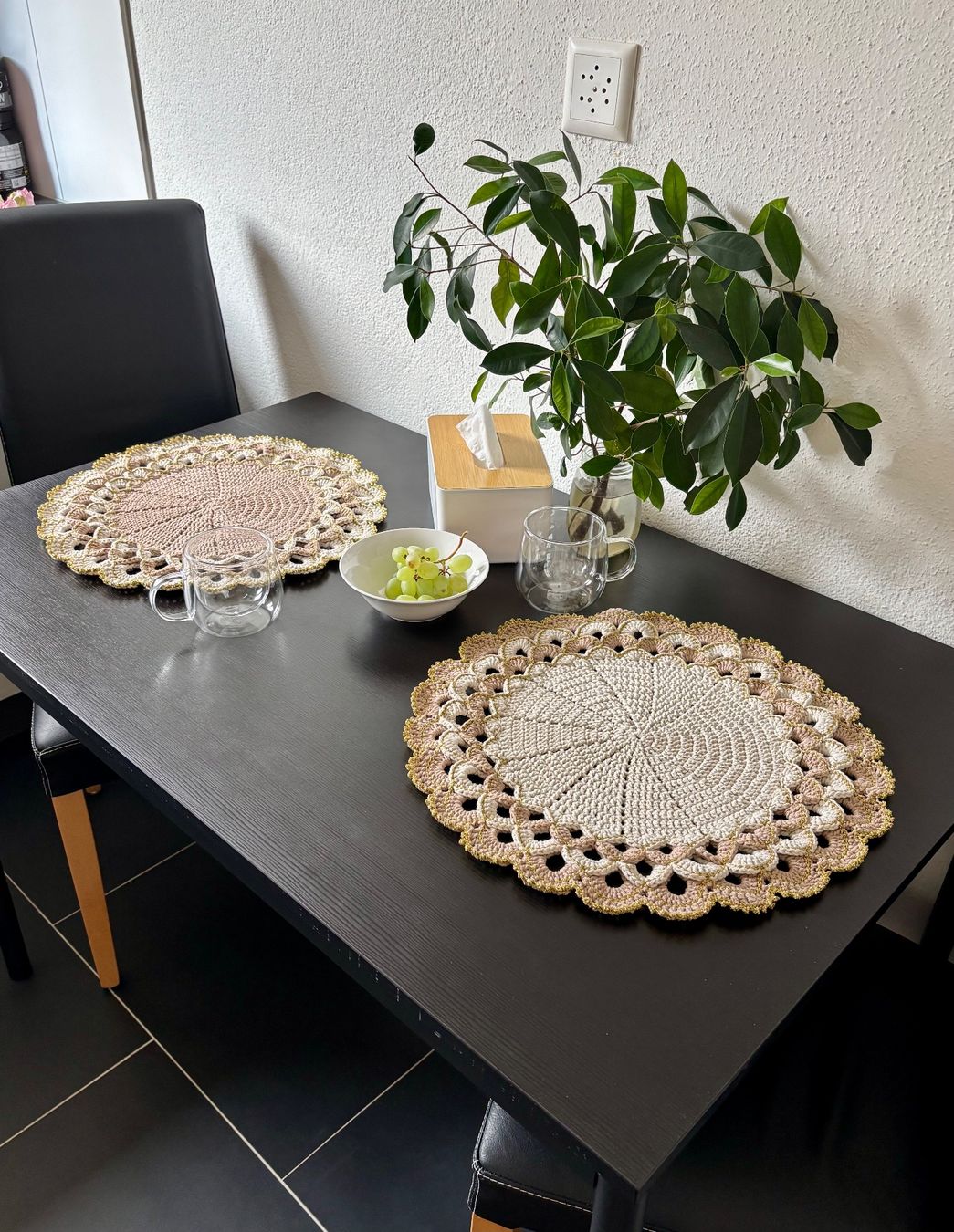 Set di tavolo e panche: Platzset/Tischunterlagen/Platzdeckchen/Häkeldecke – Nuovo (secondo la descrizione) da Grenchen venduto da mar_hhk8 5
