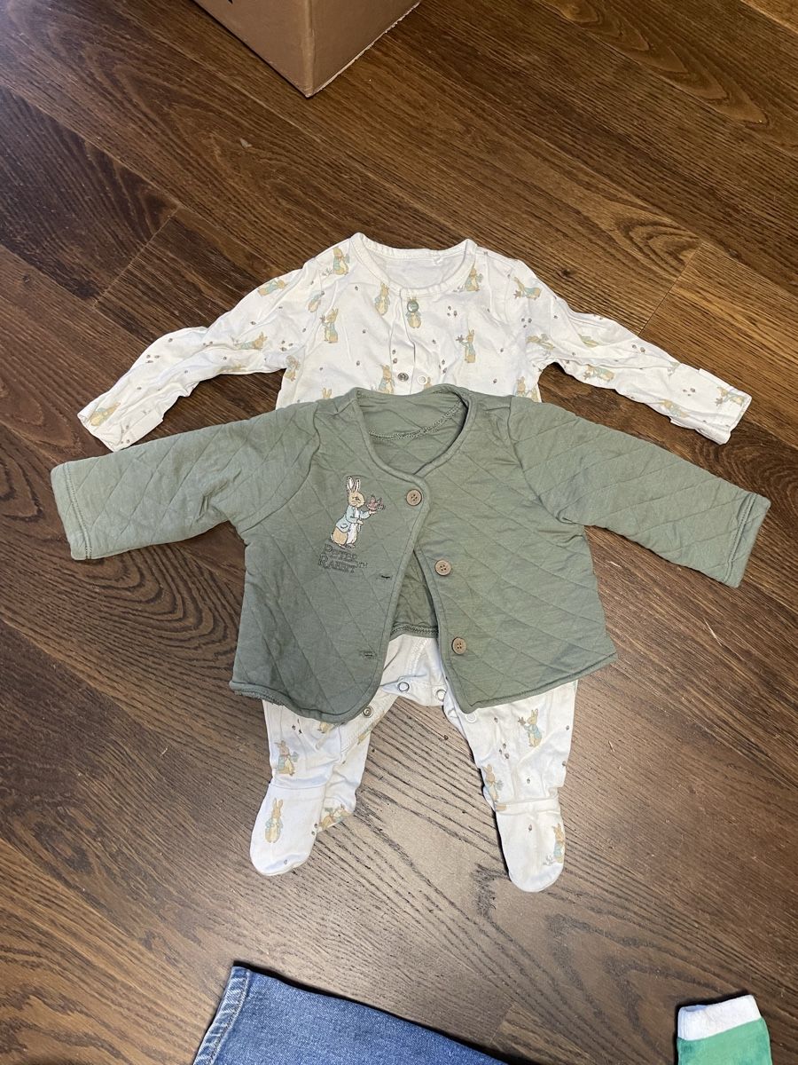 Lotti & Set di vestiti: Peter rabbit set with fancy jacket  – Nuovo (secondo la descrizione) da Rüschlikon venduto da Sukhi_H