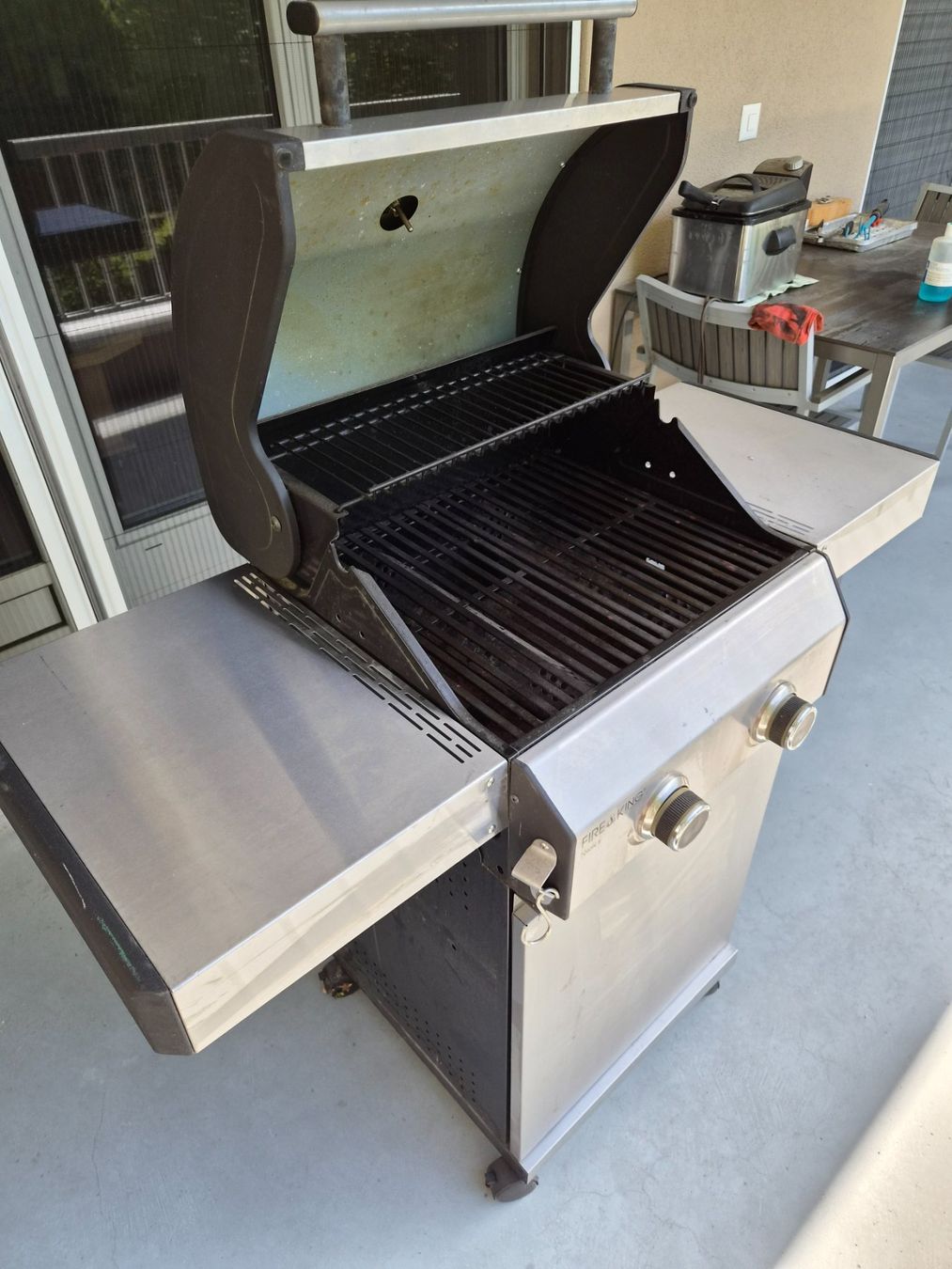 Grills: Gasgrill, 2 Brenner, begraucht – Gebraucht aus Triesen von RolfBeck 2