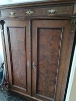 Antik Schrank aus Massivholz