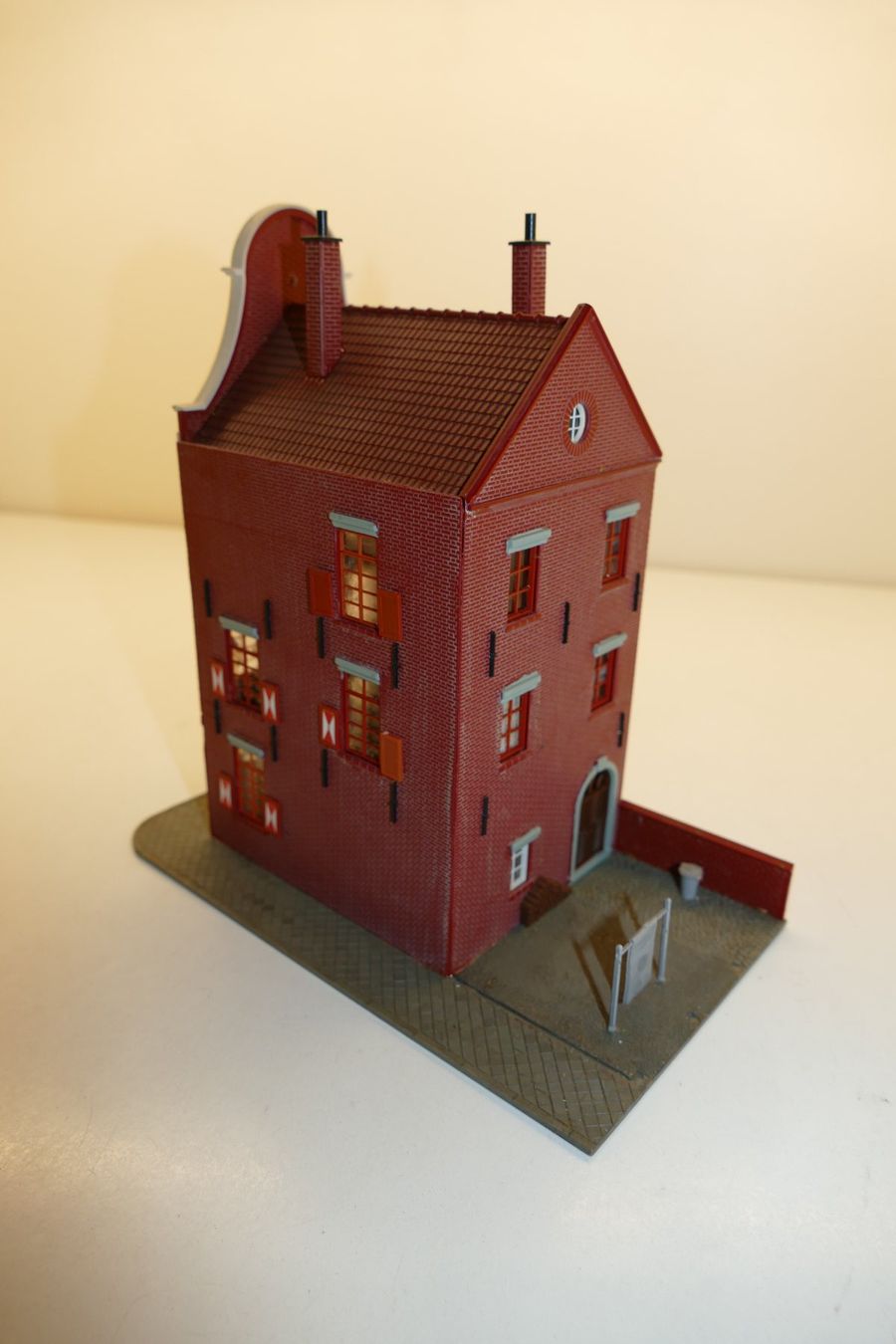 Modelleisenbahnen: Pola H0: Backstein Altstadthaus mit Laden – Gebraucht aus Niederhasli von rail-duerst 3